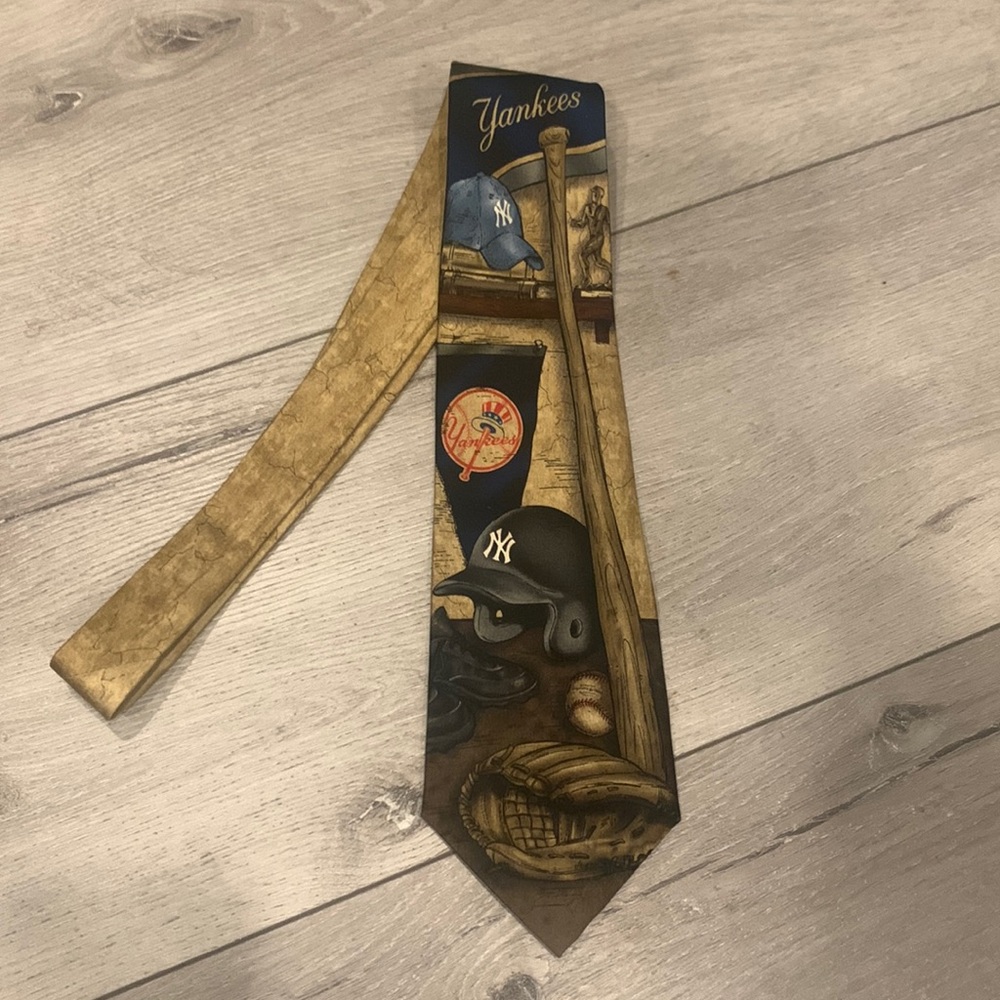 Vintage MLB Yankees Silk Tie